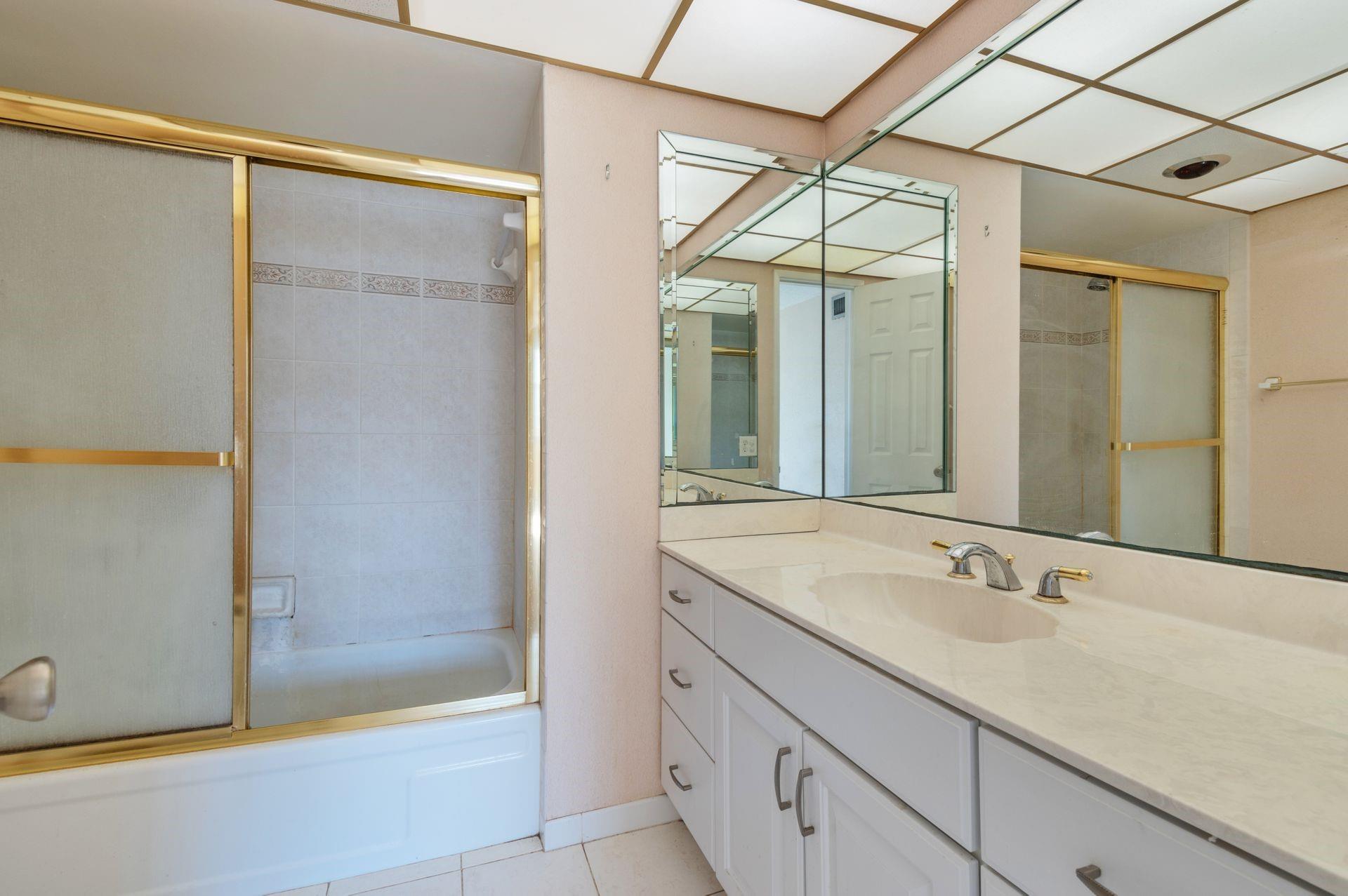 Birch Crest Apartments - Residential