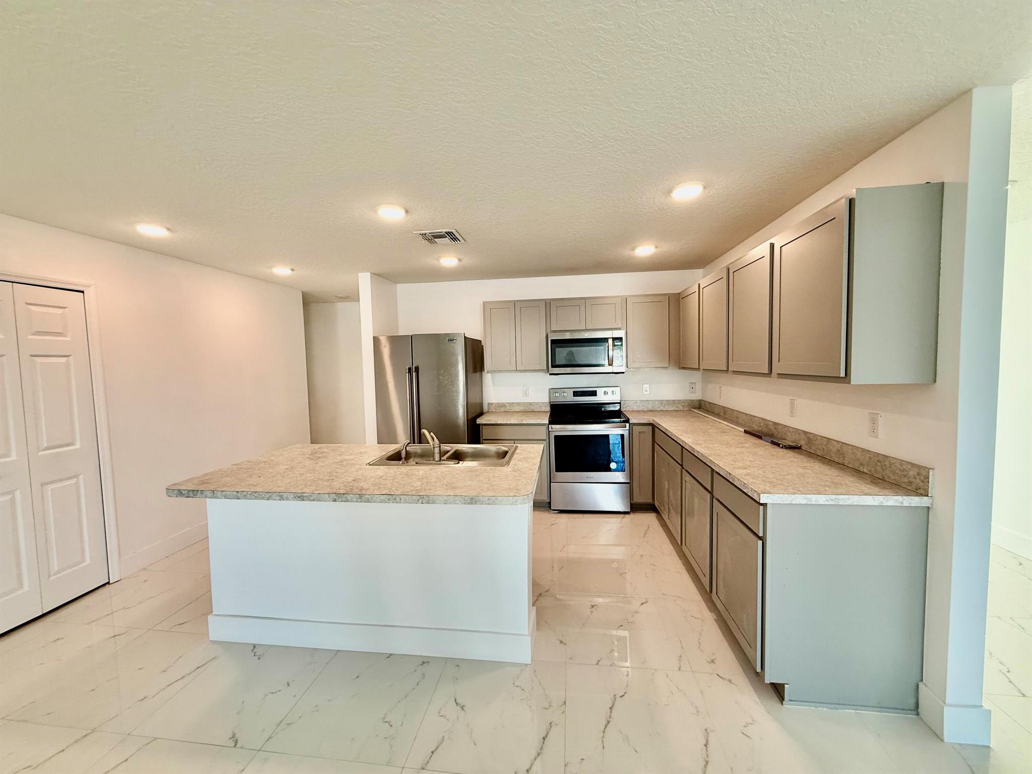 PORT ST LUCIE-SECTION 13 - Residential Lease