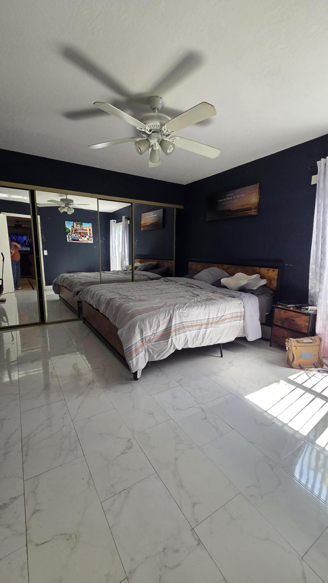 4 Crossings Circle B