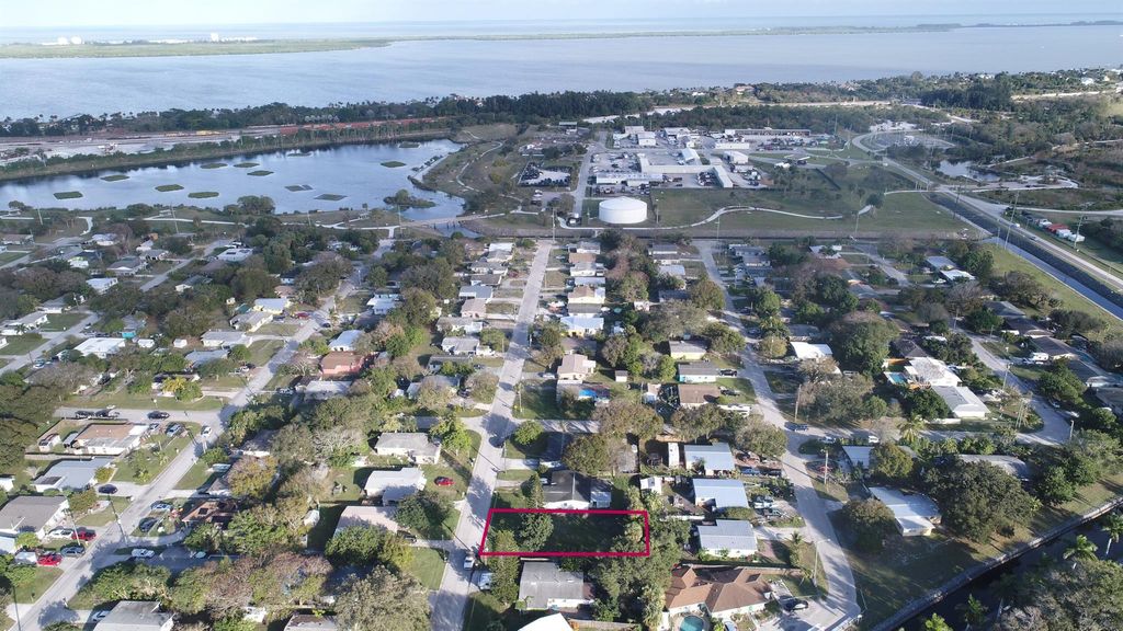 Photo of 205 Maple Avenue, Fort Pierce, FL 34982 (MLS # R10944384)