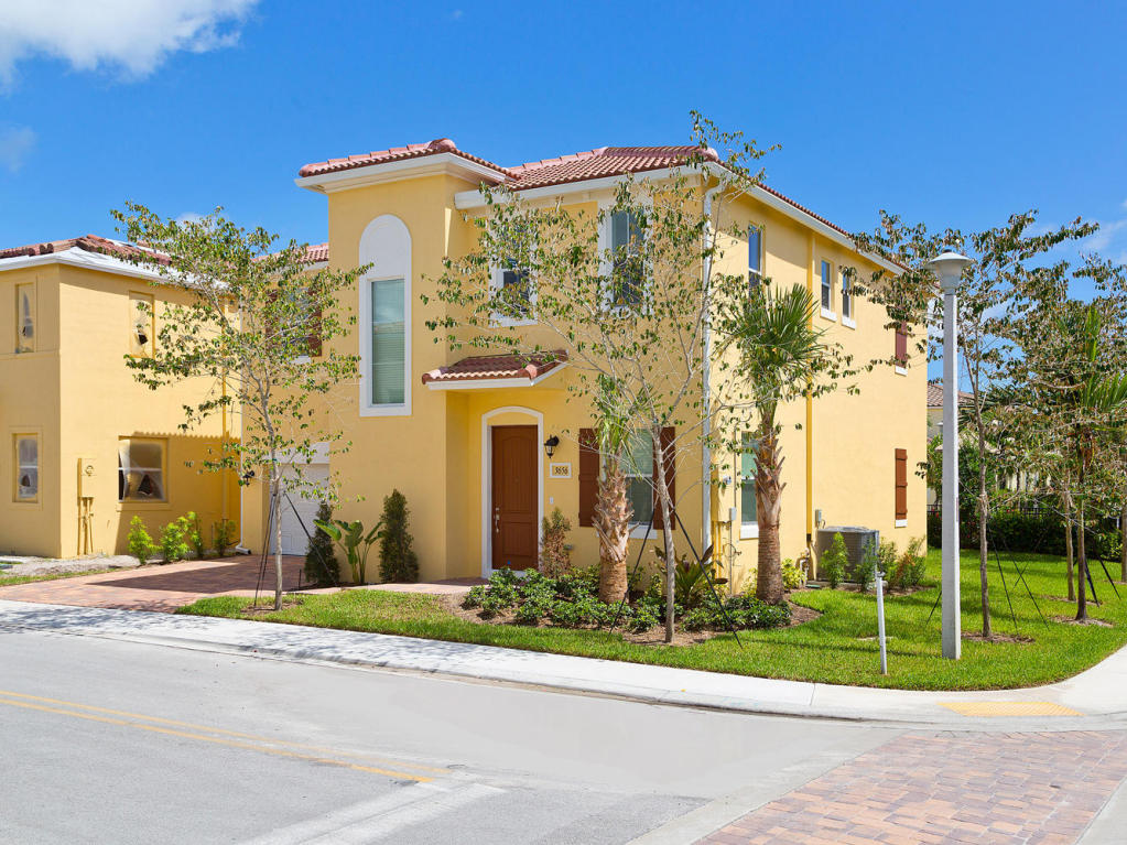ESTATES AT HERITAGE CLUB - Residential Lease