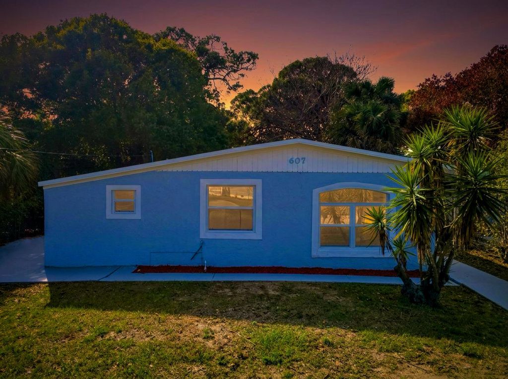 Photo of 607 N 19th Street, Fort Pierce, FL 34950 (MLS # R11168659)