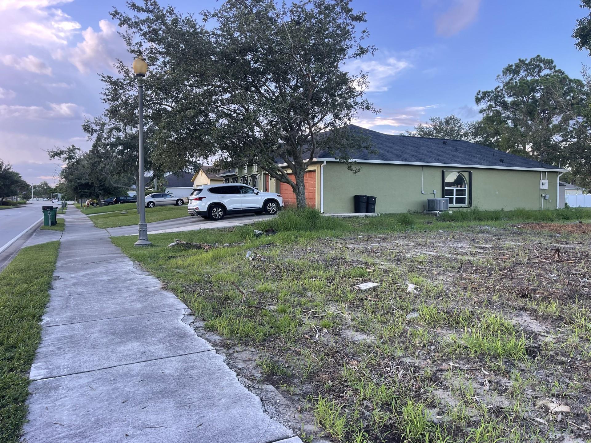 1665 SE Airoso Blvd, Port St Lucie, FL, 34984/$164,900 2 1665 SE Airoso Blvd