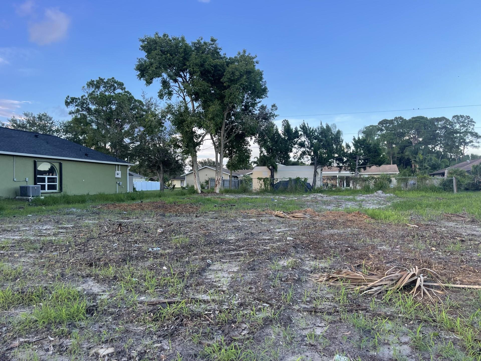 1665 SE Airoso Blvd, Port St Lucie, FL, 34984/$164,900 1 1665 SE Airoso Blvd