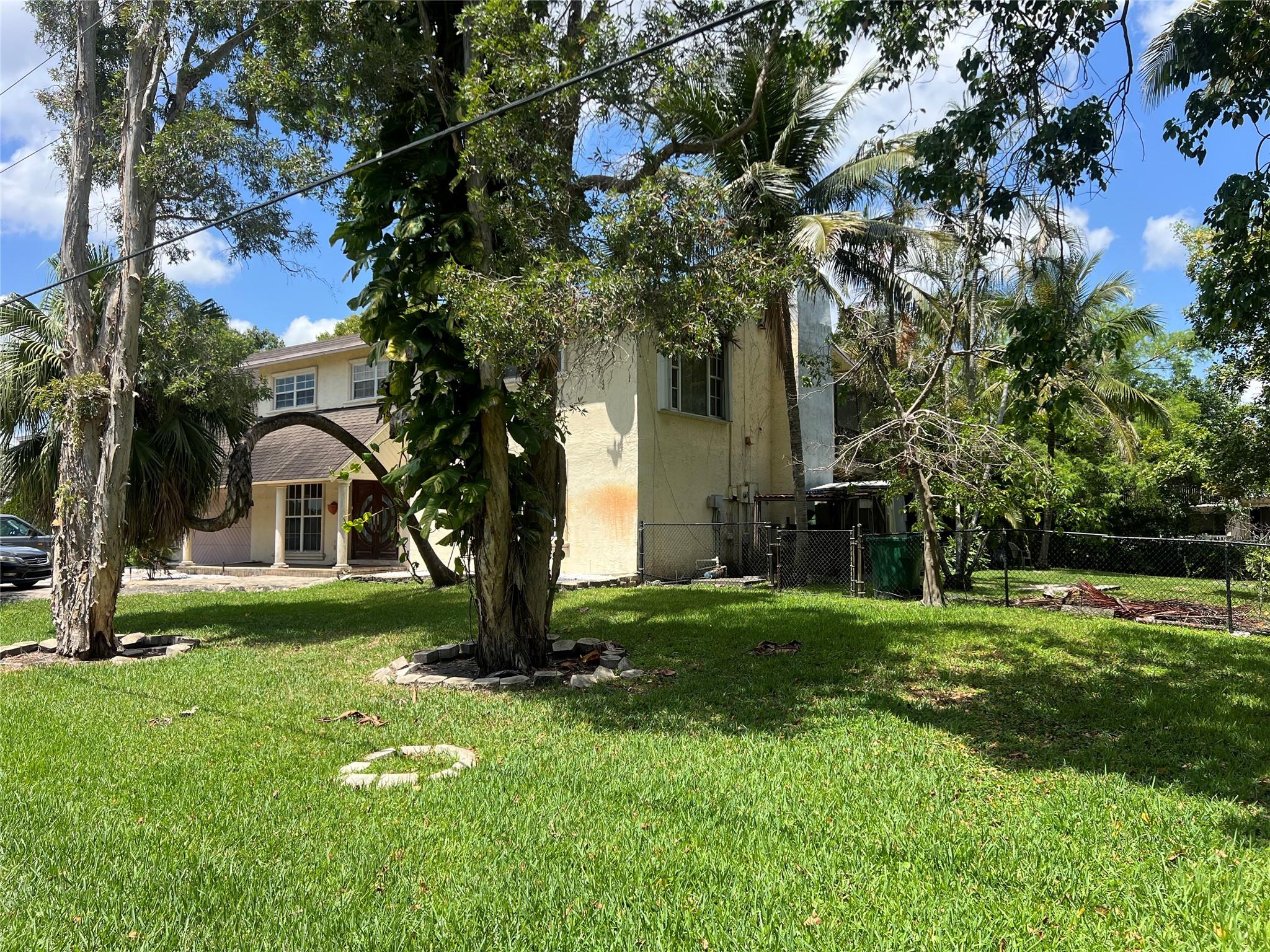 UNITED STATES BANKRUPTCY COURT SALE: 5/3 SINGLE FAMILY HOME LOCATED IN PLANTATION ACRES WITH POOL. GREAT LOCATION, LOCATED NEXT TO AMERICAN HERITAGE. PROPERTY NEEDS REPAIRS. PROPERTY SALE IS SUBJECT TO COURT APPROVAL. SELLER CANNOT GUARANTEE THE ACCURACY OF THIS LISTING.