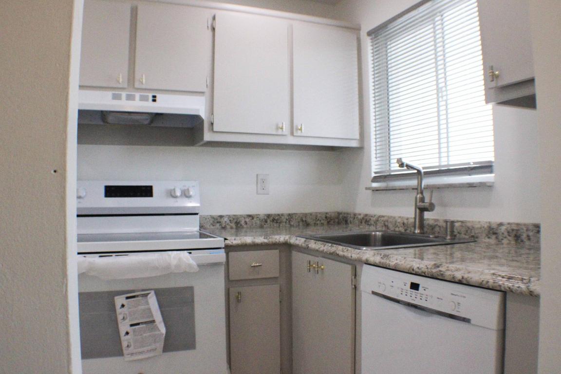 SUNRISE LAKES 59 CONDO - Residential Lease