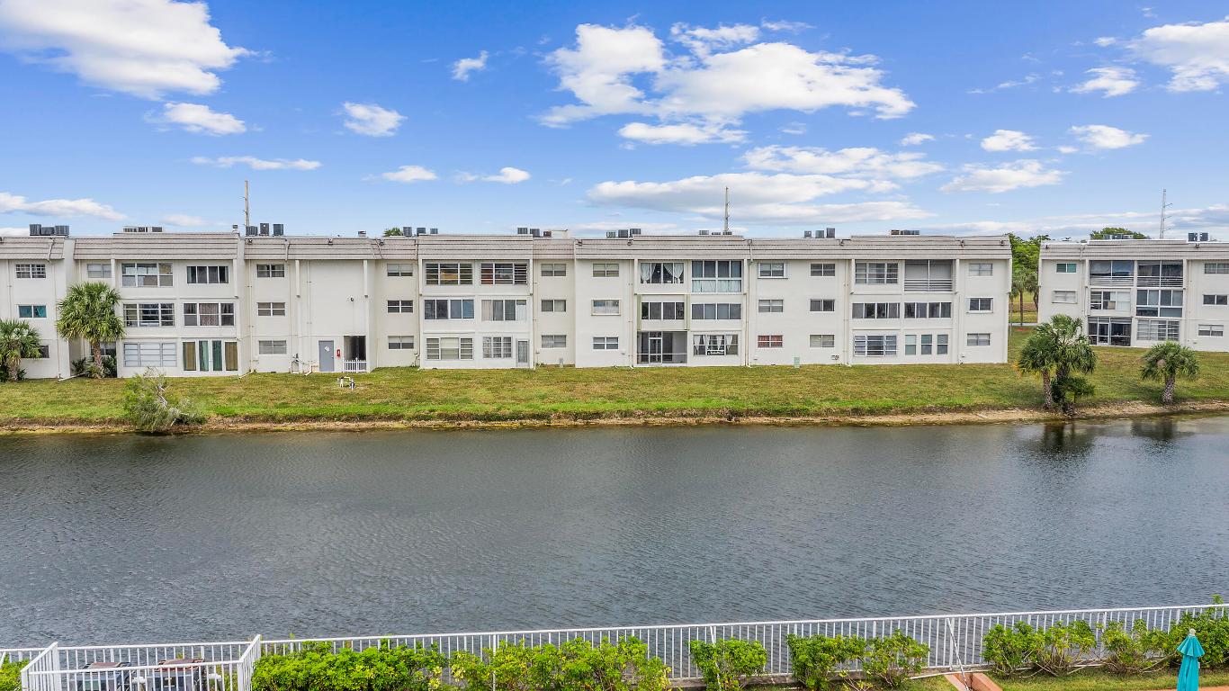 SUNRISE LAKES 59 CONDO - Residential Lease