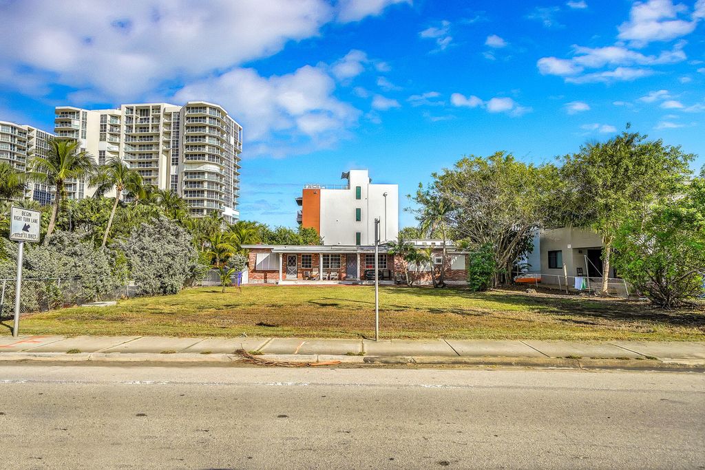 Photo of 356 Balboa Street #1, Hollywood, FL 33019 (MLS # B26014457)