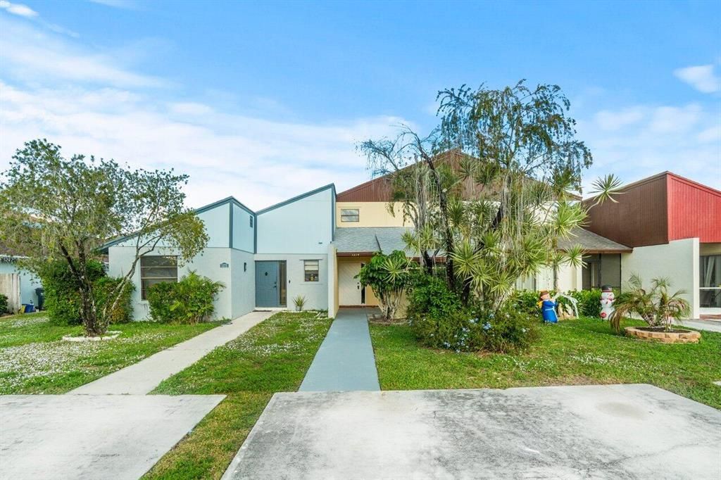 Photo of 1374 The 12th Fairway #1374, Wellington, FL 33414 (MLS # R10764562)