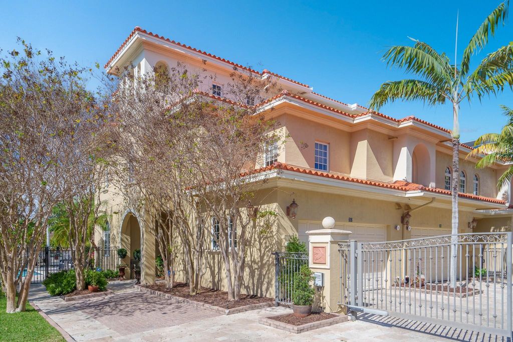 Photo of 237 Garden Court, Fort Lauderdale, FL 33308 (MLS # F10550259)