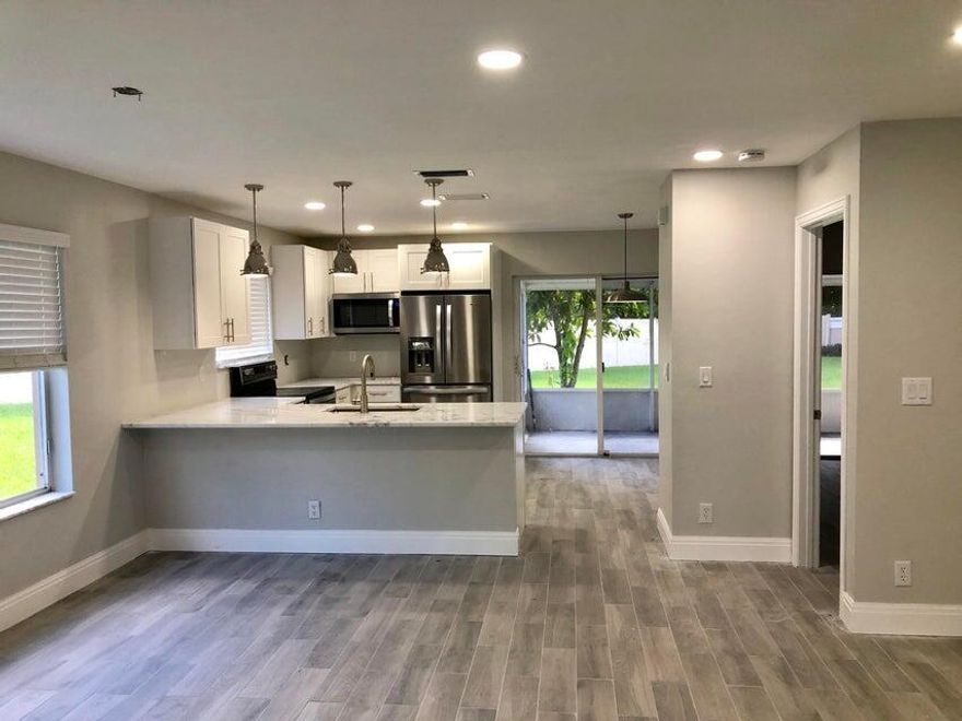 Renovated 3/2 corner villa with a 1 car garage. Gorgeous plank tile floors throughout, Stainless steel appliances, White Shaker cabinets, Granite. Screened in porch. Great location! Community has a pool and tennis.New photos coming soon!