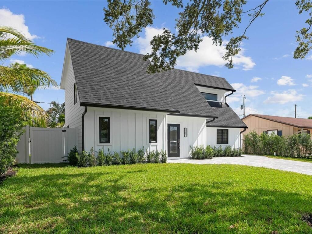 Photo of 6219 Dimond Street, Jupiter, FL 33458 (MLS # R11117183)