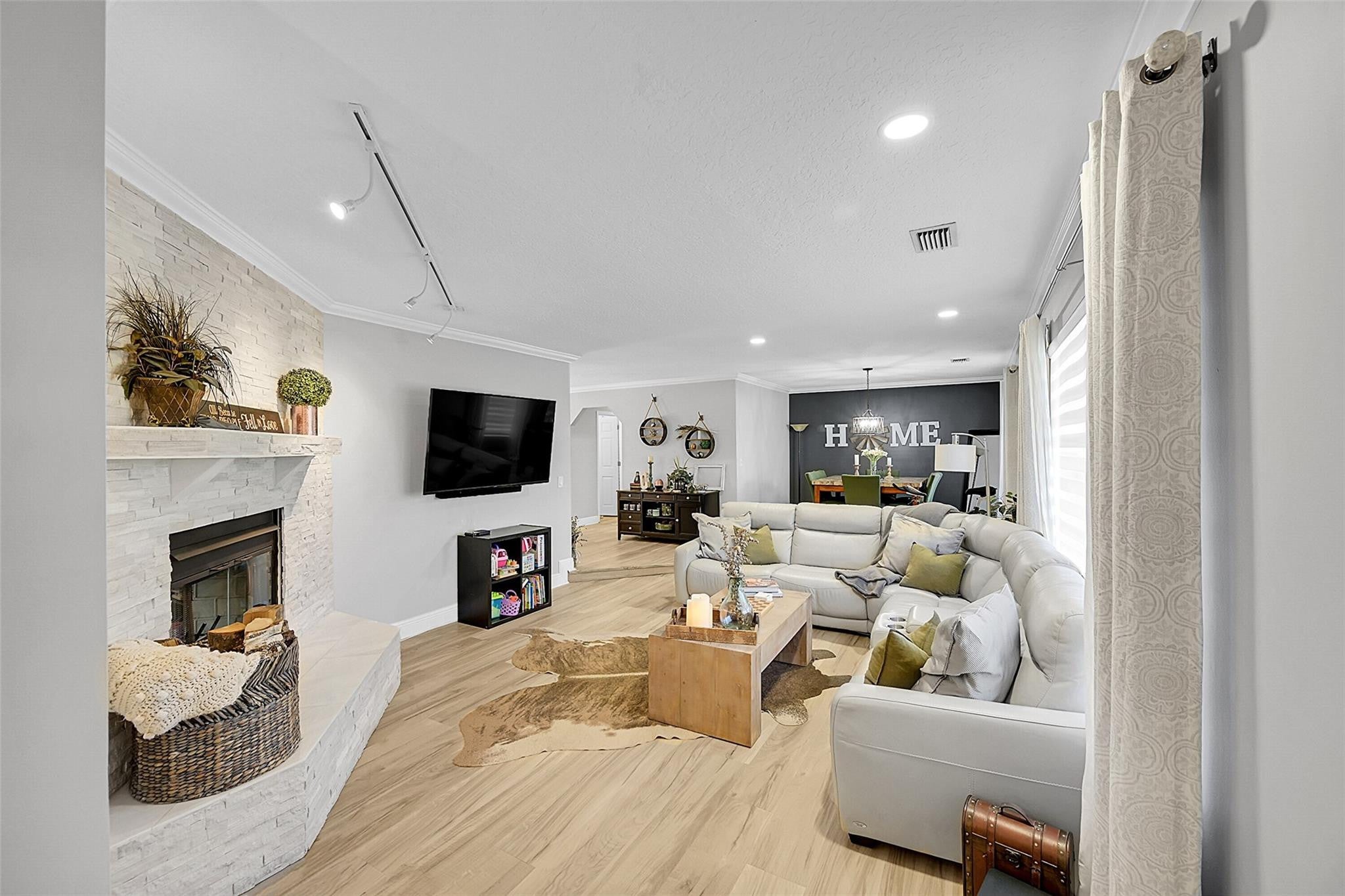 8606 ARROWHEAD Drive