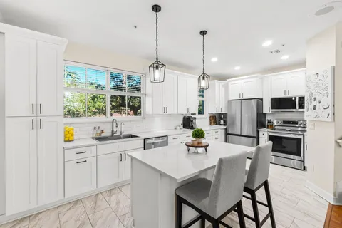 521 Bayfront Drive, Boynton Beach, FL MLS: R11071163