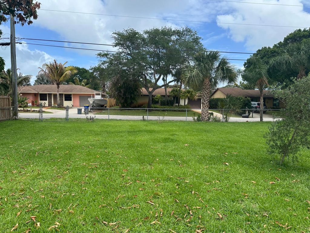Photo of 19035 SE Southgate Drive, Jupiter, FL 33469 (MLS # B26013894)