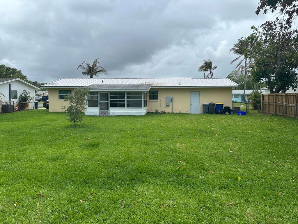 Photo of 19035 SE Southgate Drive, Jupiter, FL 33469 (MLS # B26013894)