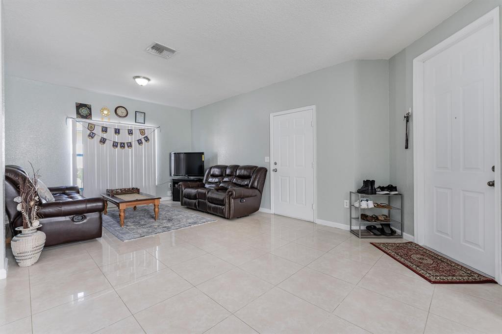 VICTORIA WOODS 4 - Residential