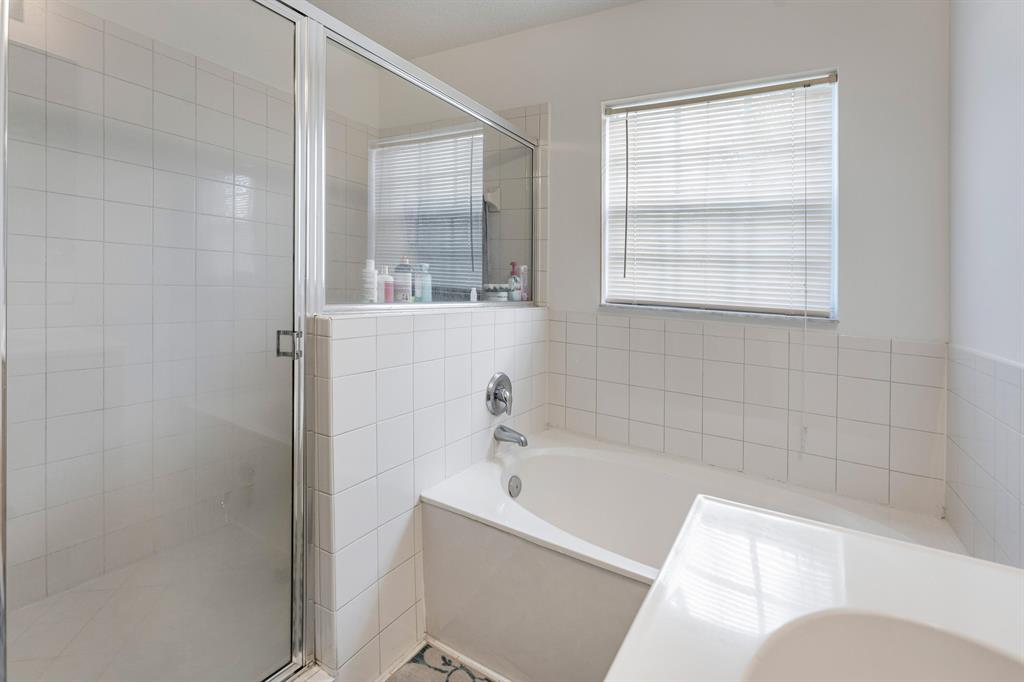 VICTORIA WOODS 4 - Residential