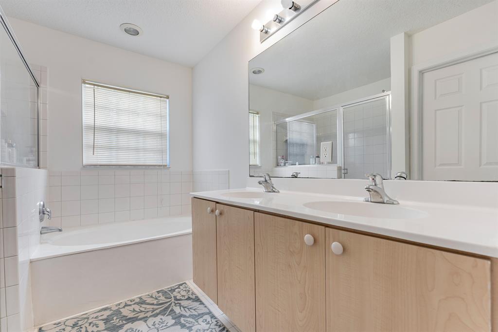 VICTORIA WOODS 4 - Residential