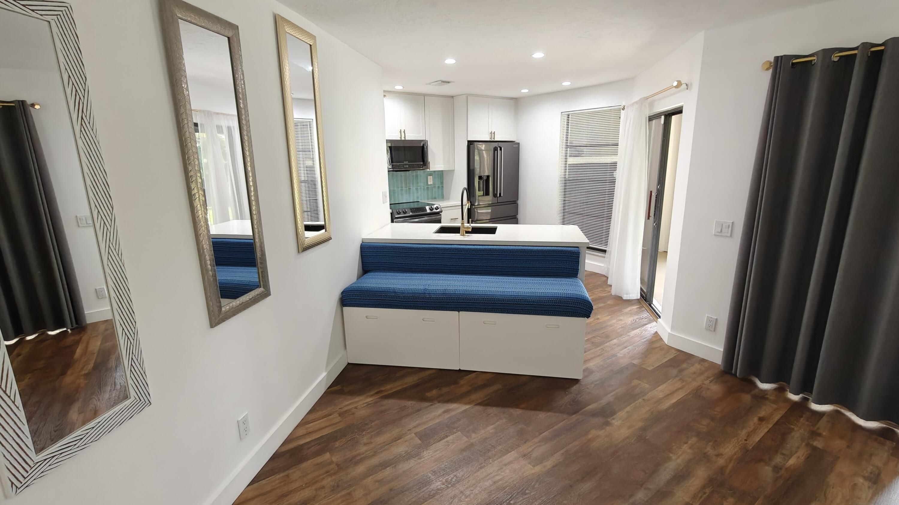 YORKVILLE - Residential