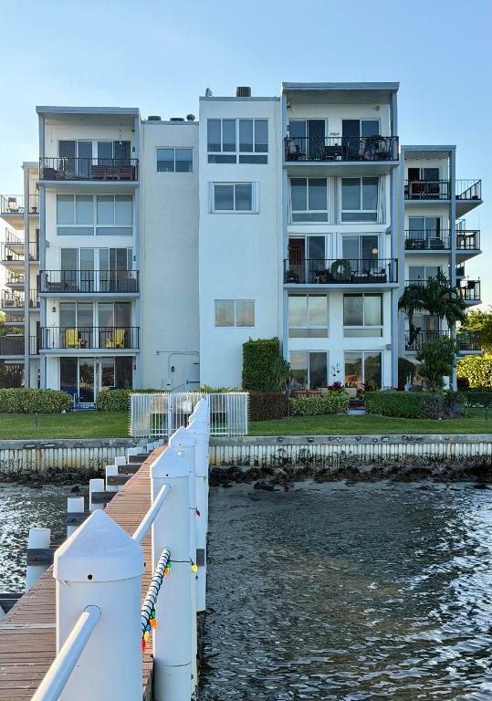 JAMES PLACE CONDO - Residential