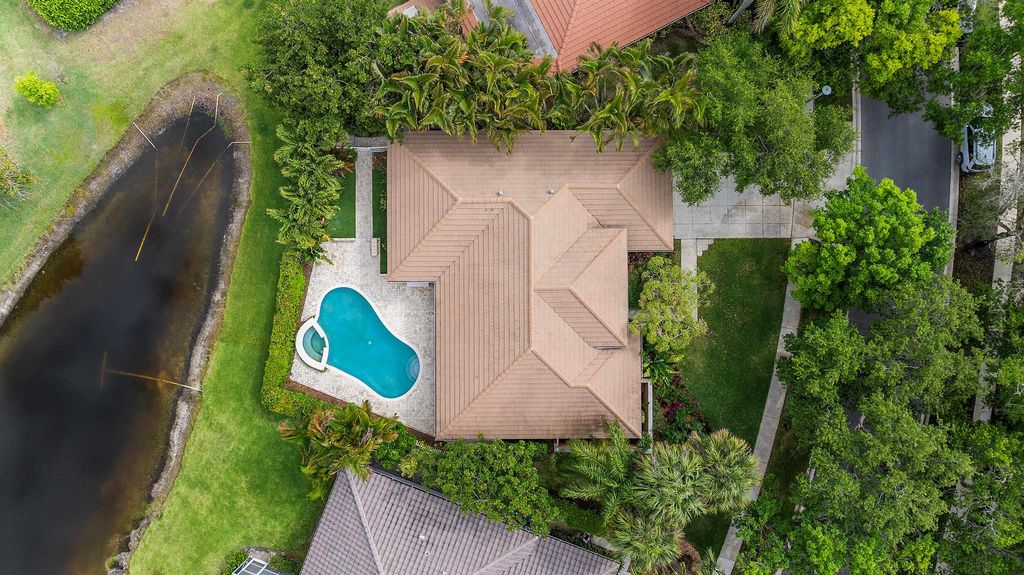 Photo of 18475 Lake Bend Drive, Jupiter, FL 33458 (MLS # R11086107)