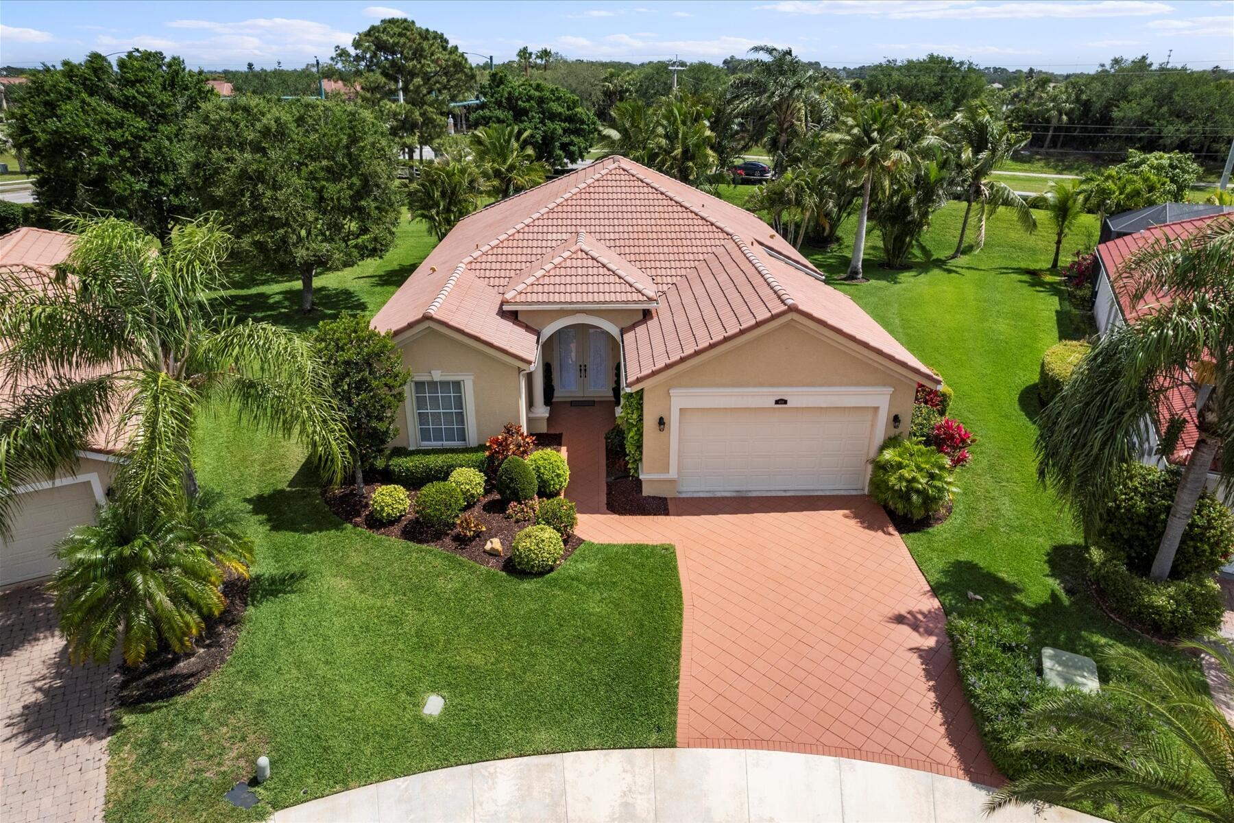 409 SW Crabapple Cove