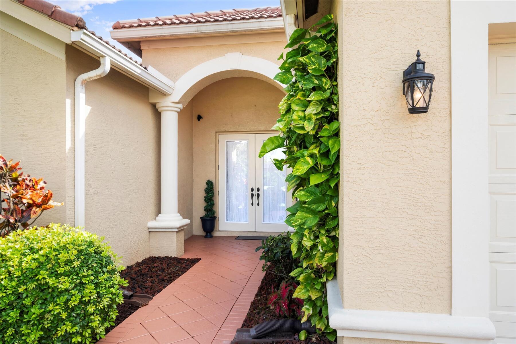 409 SW Crabapple Cove