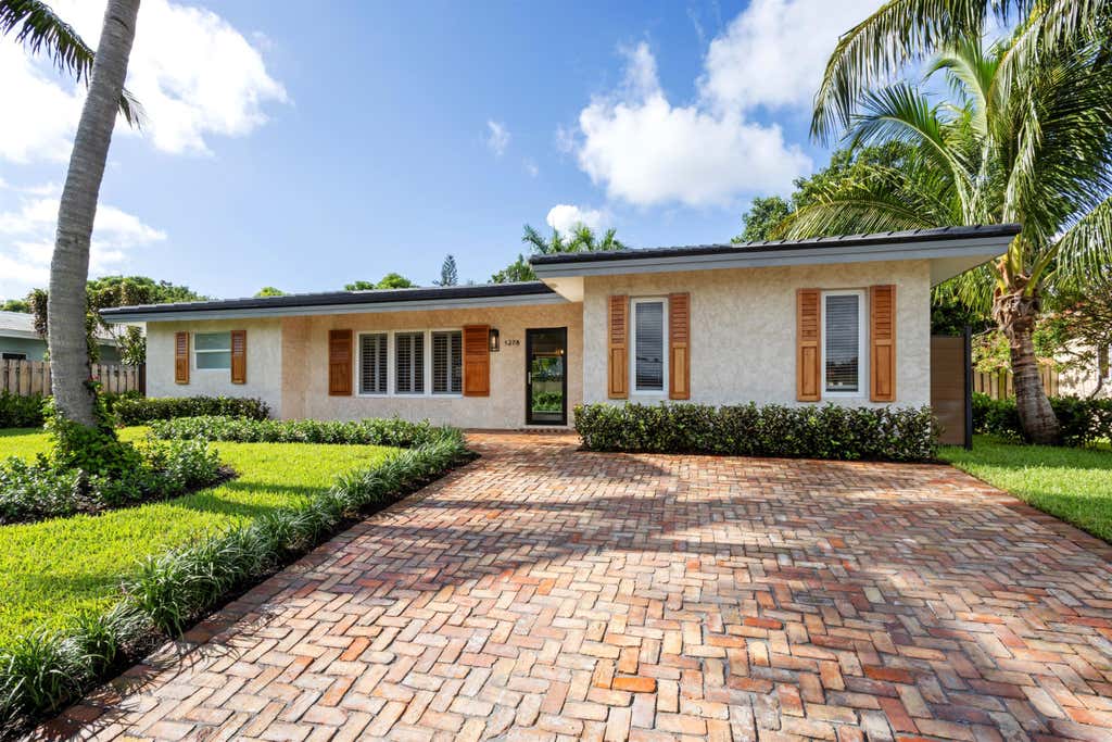 Photo of 1278 SW 5TH Street, Boca Raton, FL 33486 (MLS # B26065923)