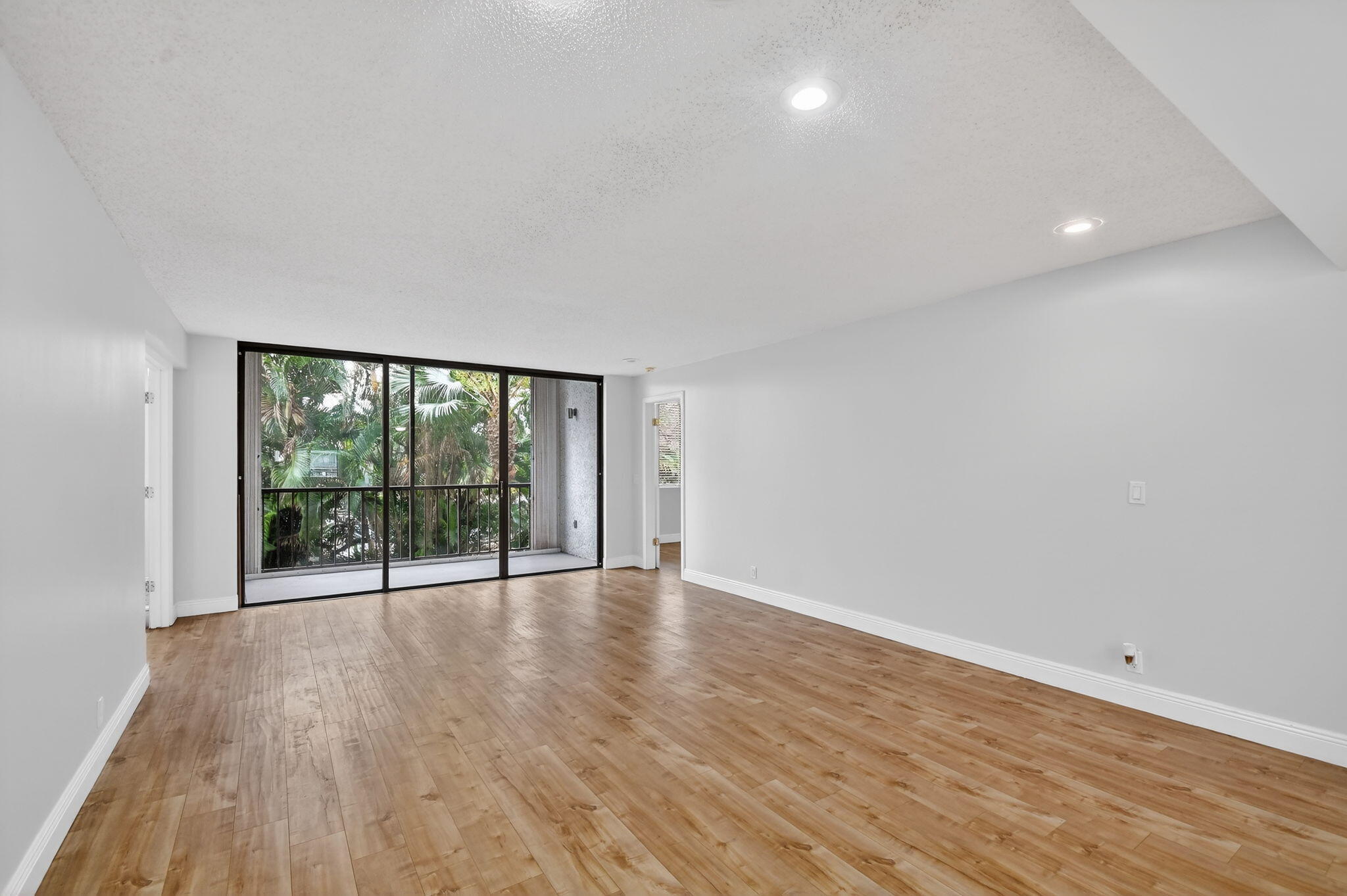 FOUNTAINS OF PALM BEACH CONDO 7 - Residential