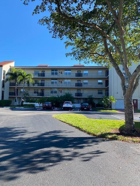 55+ VILLA, INCLUDES CABLE AND INTERNET, PEST CONTROL, FITNESS ROOM, 2 POOLS, ACTIVE COMMUNITY,EXCELLENT LOCATION, NEAR CLUBHOUSE, CLOSE TO PUBLIX, WALGREENS, MOVIES, DUNKIN DONUTS, APPLEBEES, McDONALDS, HOME DEPOT,WORSHIP AND MUCH MORE. 1 MILE TO TURNPIKE, 3 MILES TO 95, 5 MILES TO OCEAN. PUBLIC GOLF AND TENNIS, NEARBY.