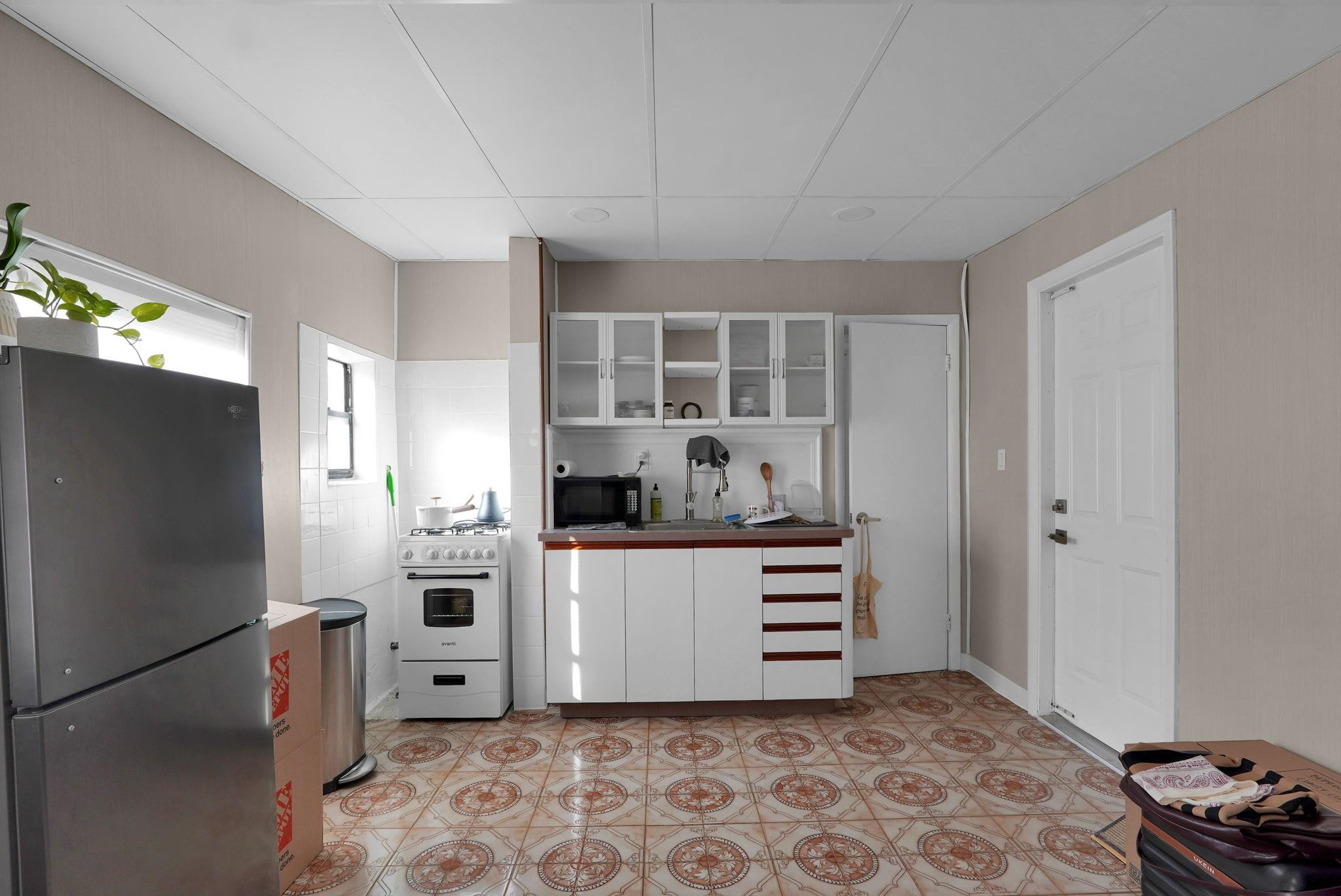 Hollywood 1-21 B - Residential