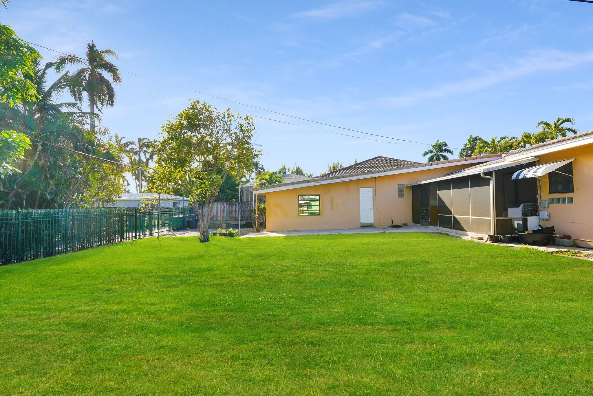 Hollywood 1-21 B - Residential