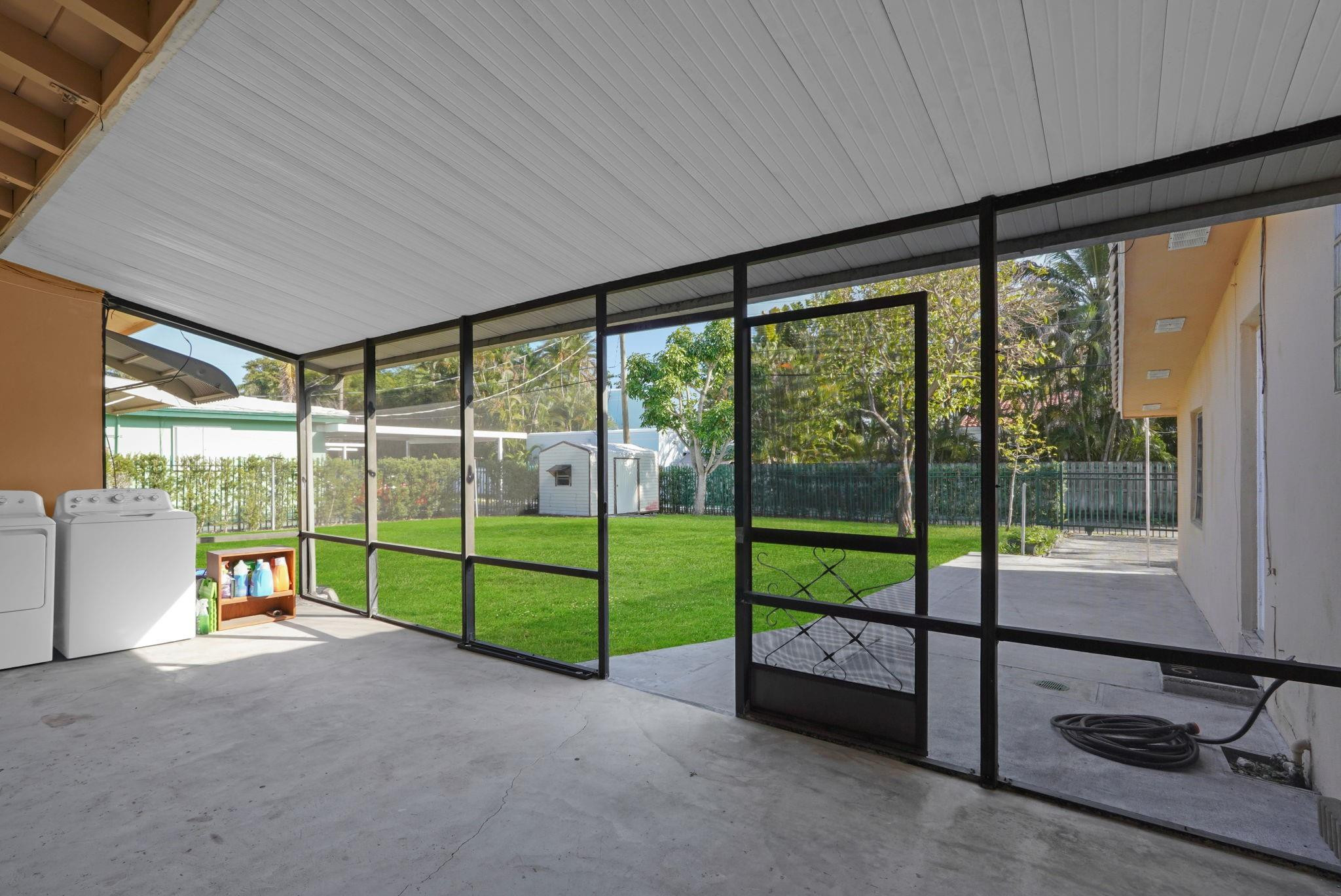 Hollywood 1-21 B - Residential