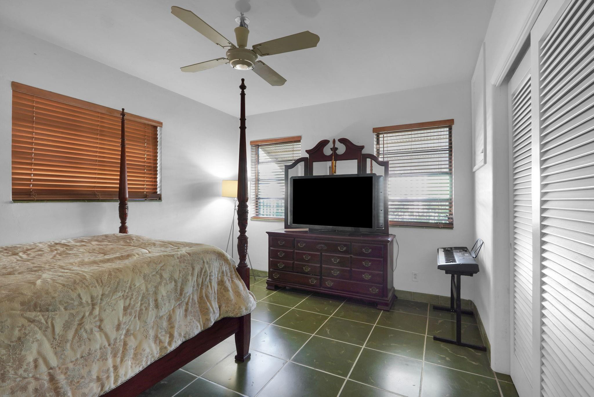 Hollywood 1-21 B - Residential