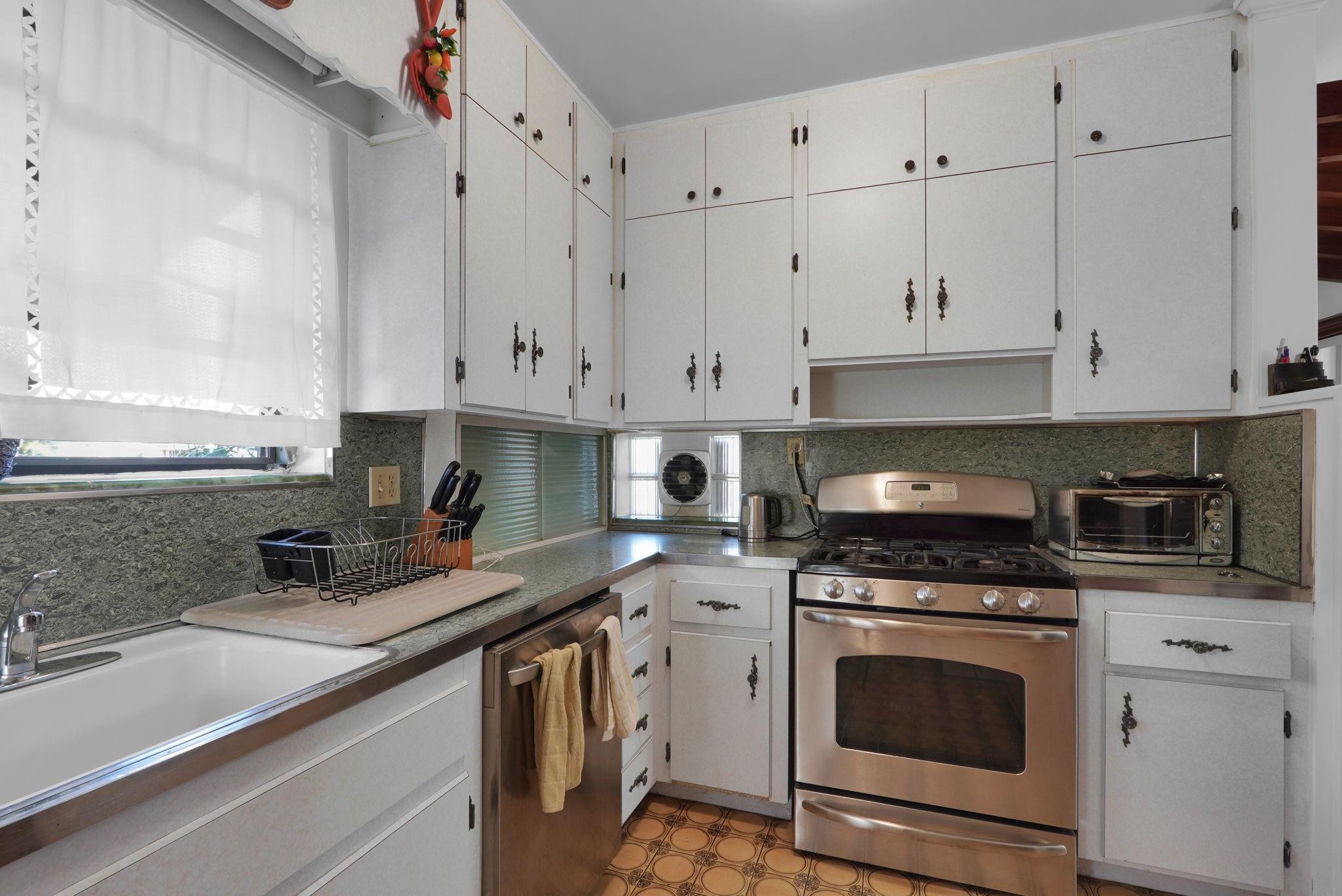 Hollywood 1-21 B - Residential