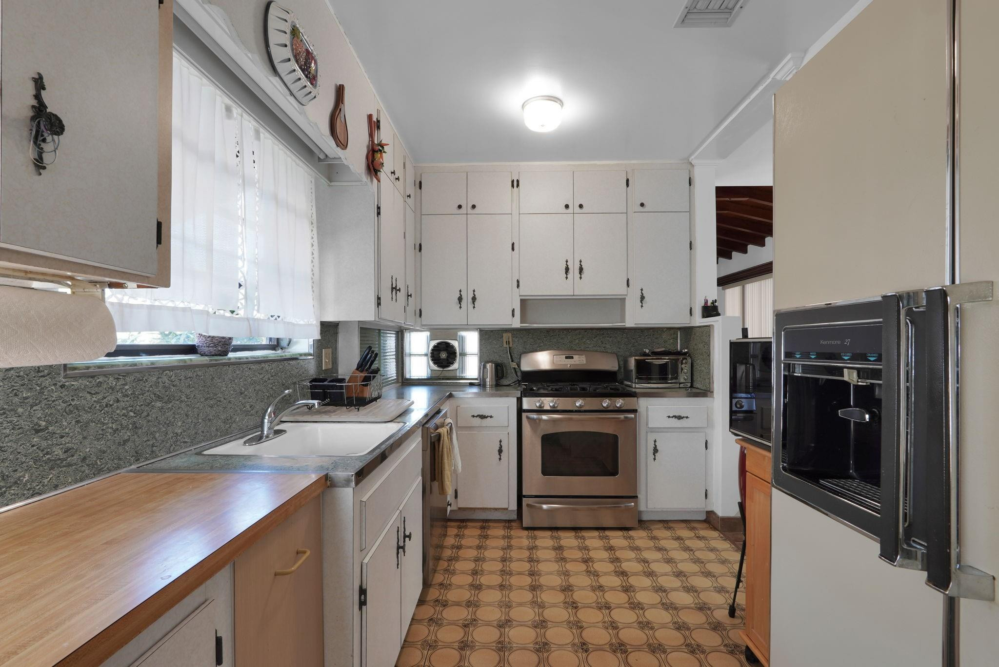 Hollywood 1-21 B - Residential