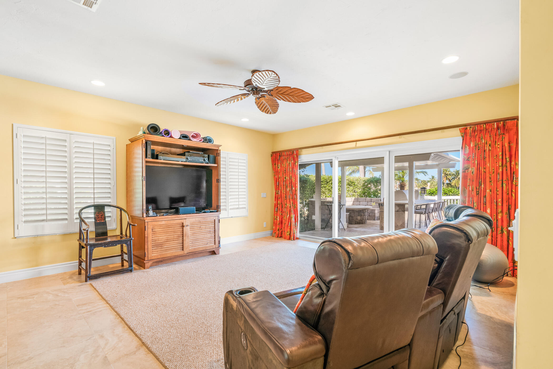 THE MOORINGS UNIT 2 - Residential