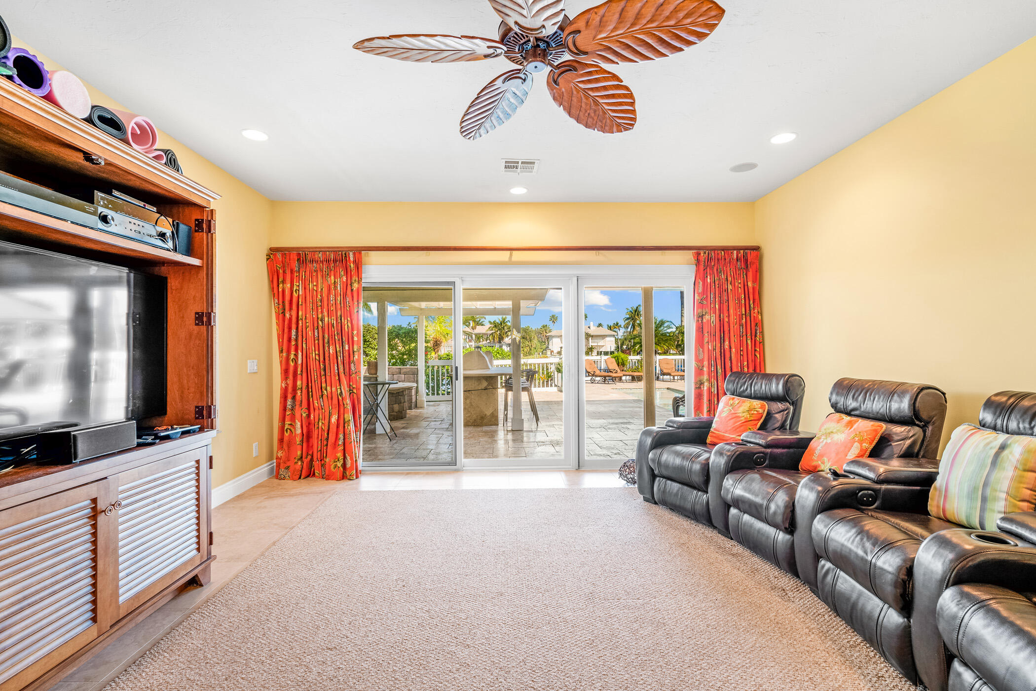 THE MOORINGS UNIT 2 - Residential