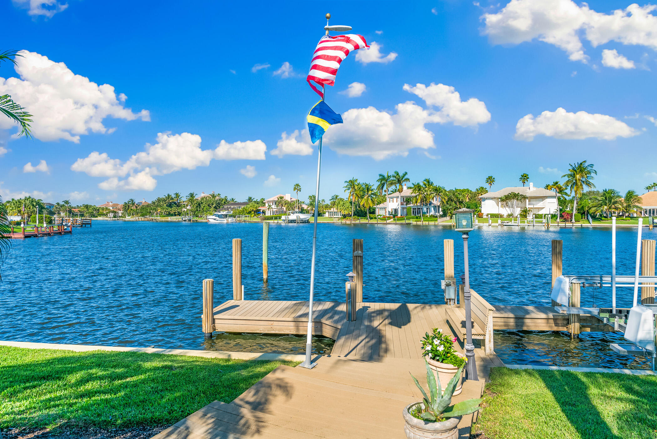 THE MOORINGS UNIT 2 - Residential