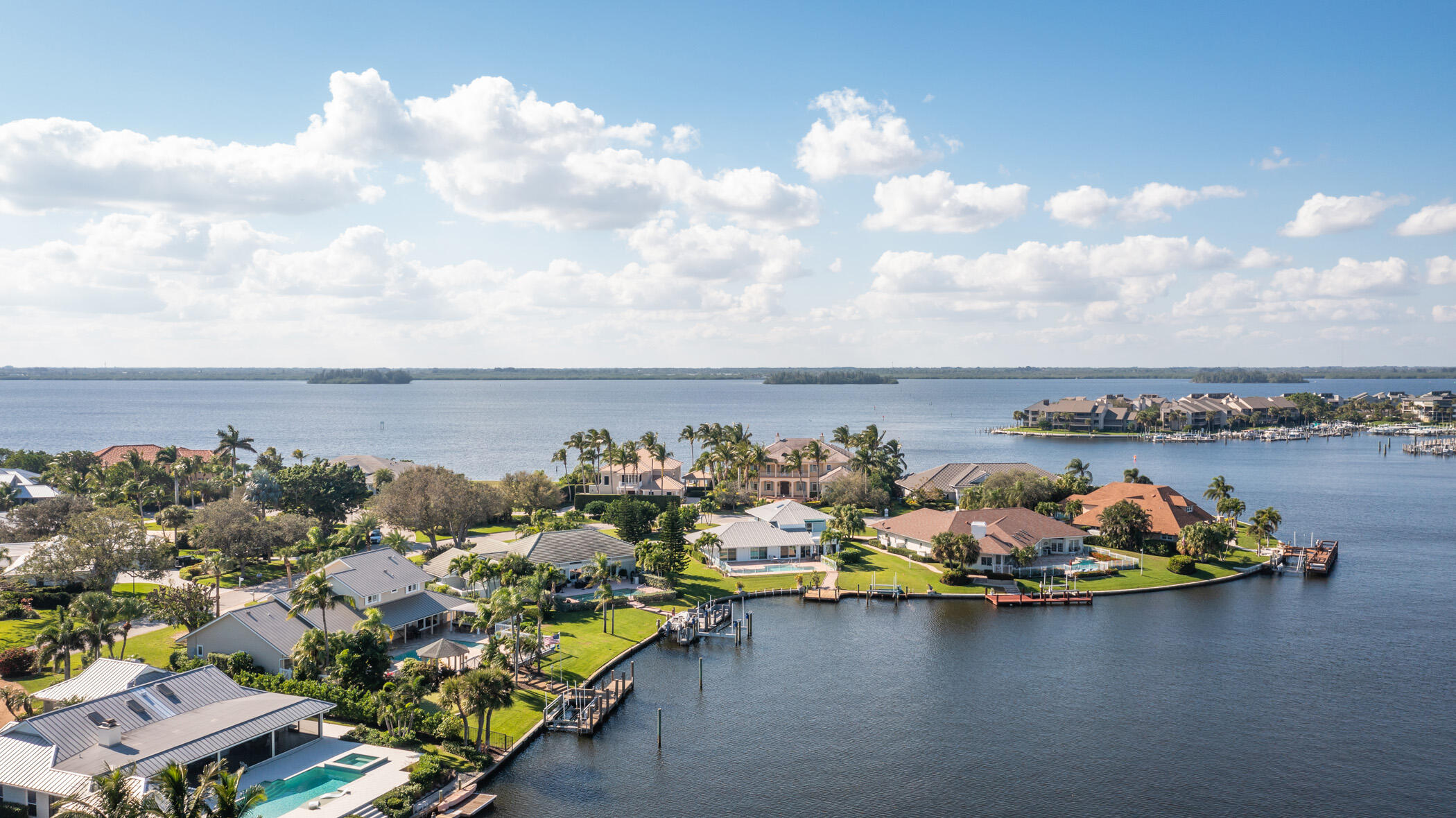 THE MOORINGS UNIT 2 - Residential