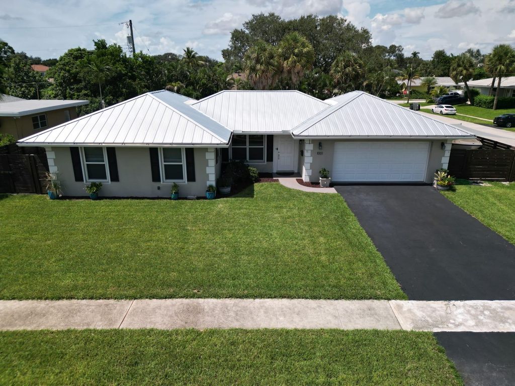 Photo of 1001 SW 12th Road, Boca Raton, FL 33486 (MLS # F10464611)