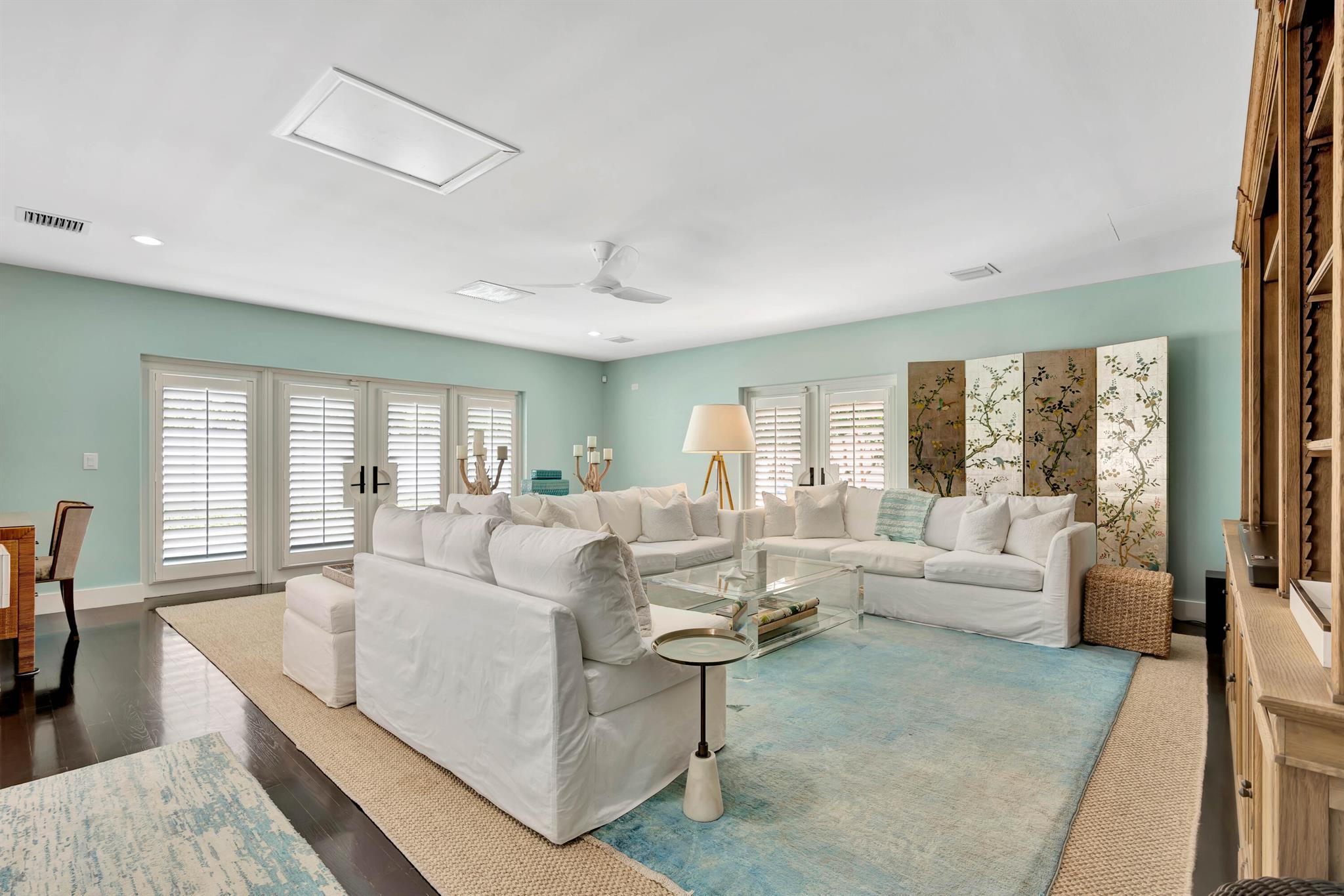 WORTH COURT - Residential Lease