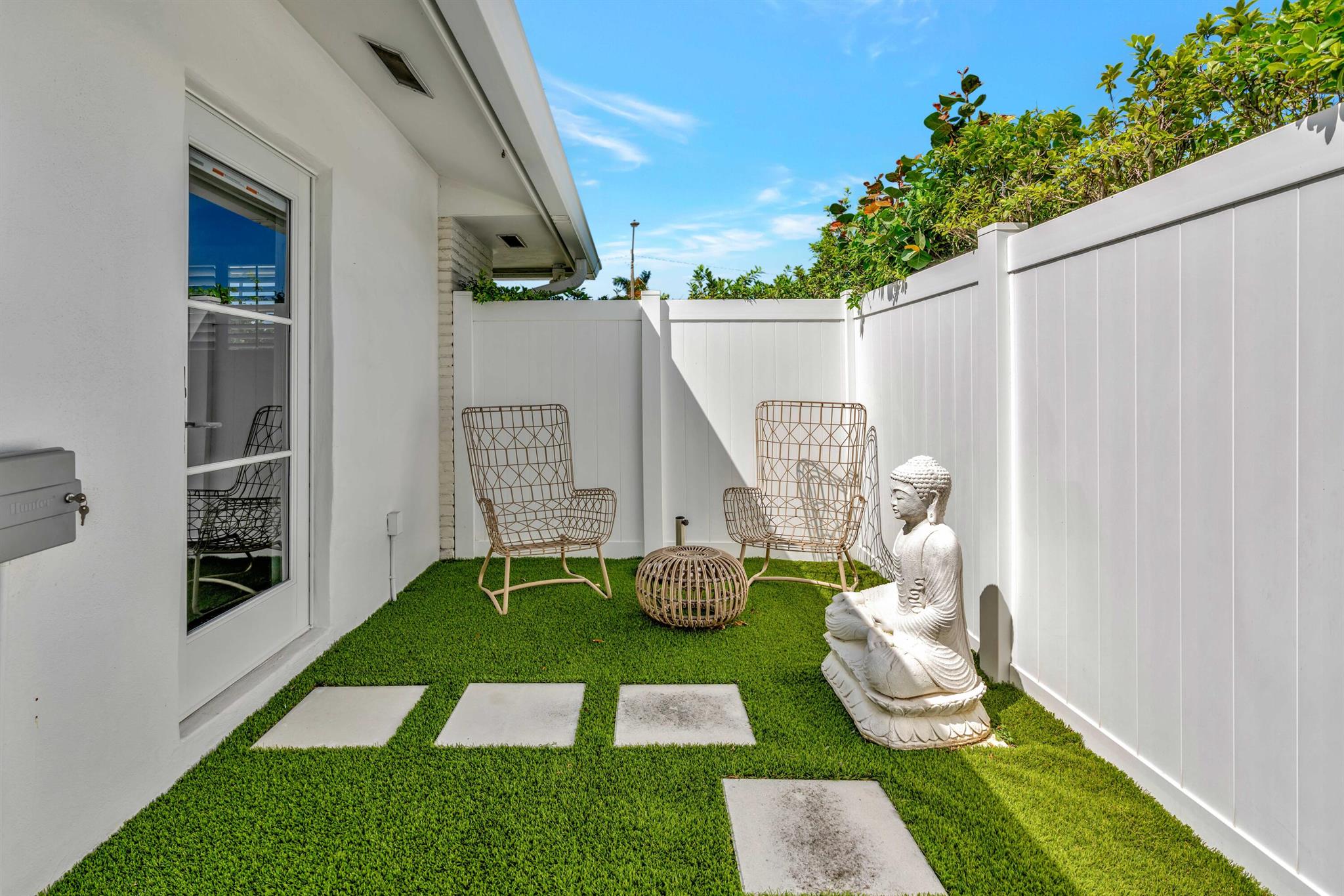 WORTH COURT - Residential Lease