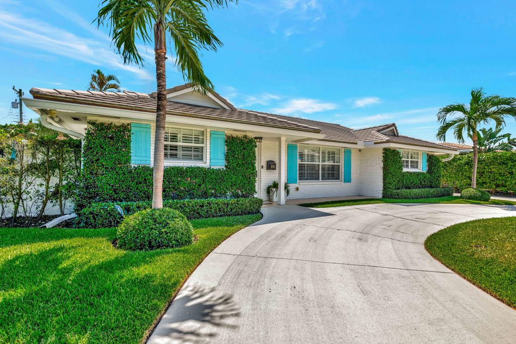 Photo of 136 Worth Court S, West Palm Beach, FL 33405 (MLS # R11144942)