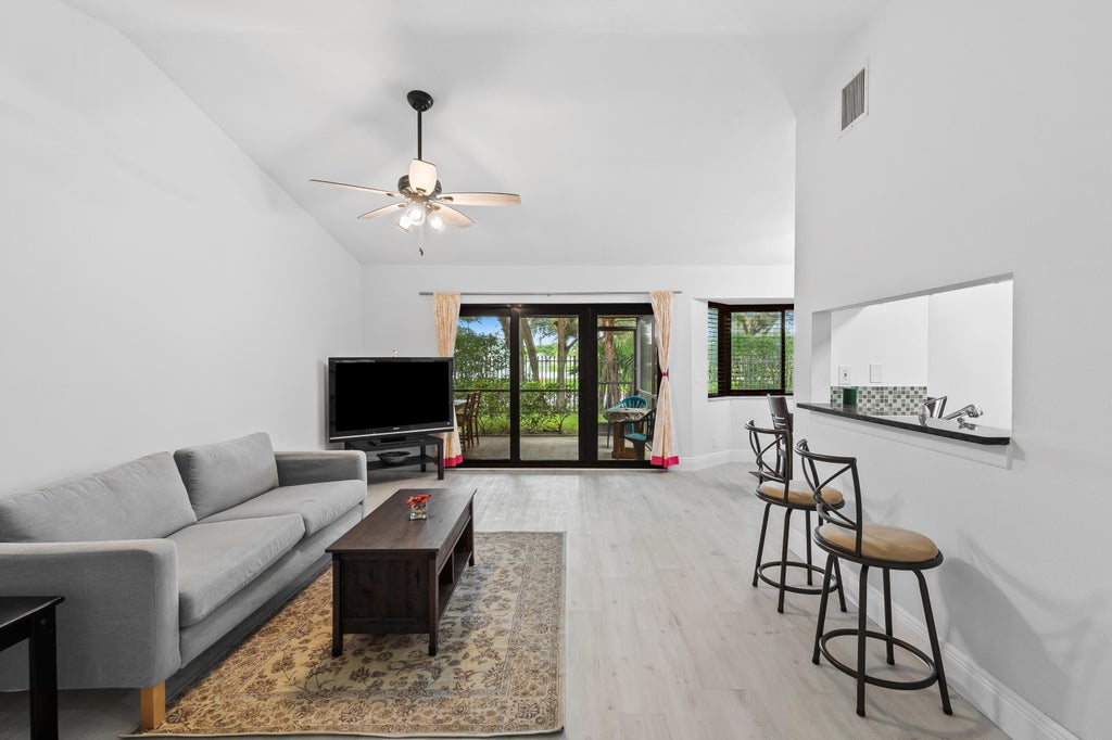 Photo of 9325 N Chelsea Drive N, Plantation, FL 33324 (MLS # B26094275)