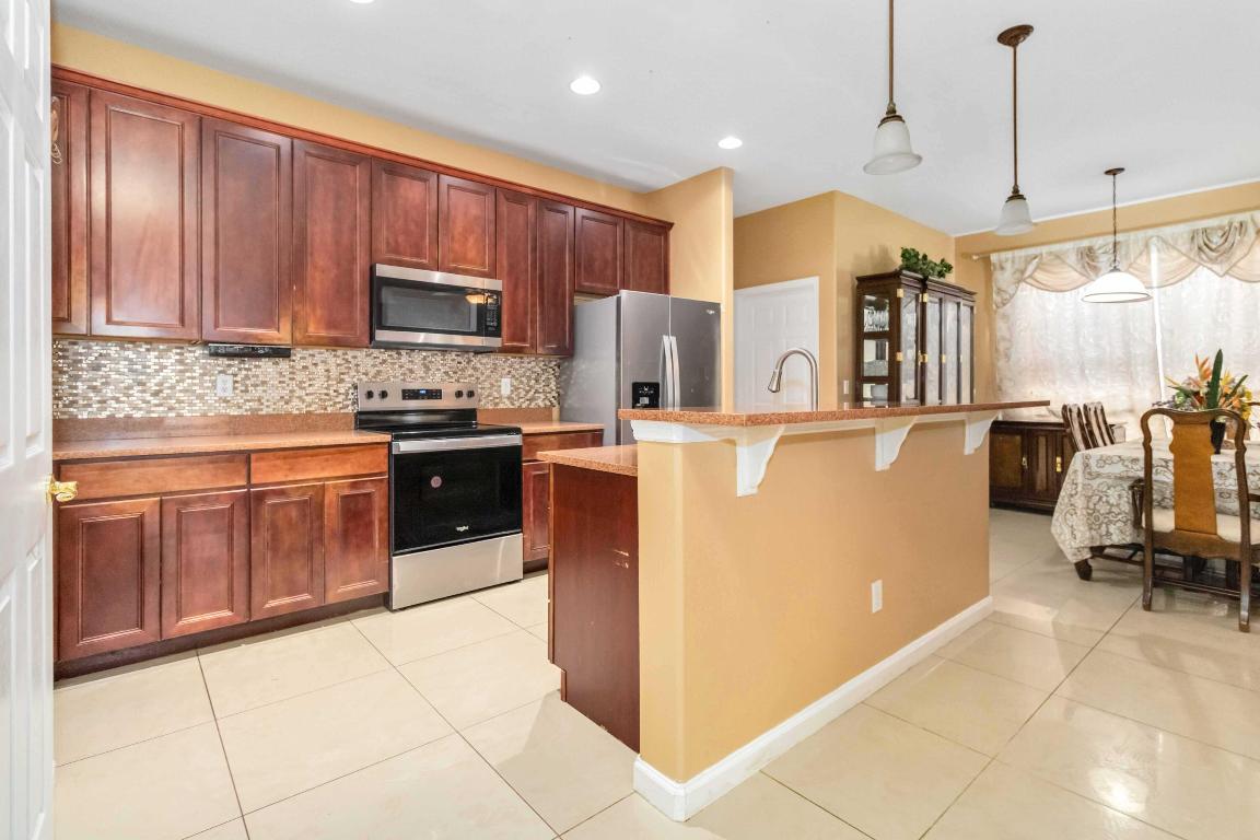 BRENTWOOD LAKES P.U.D. PHASE I - Residential Lease