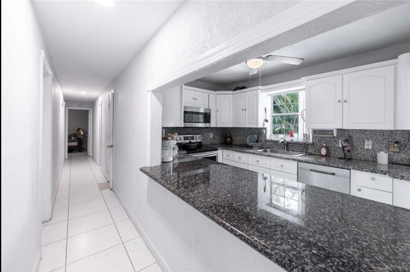 COUNTRY CLUB ESTATES UNIT - Residential