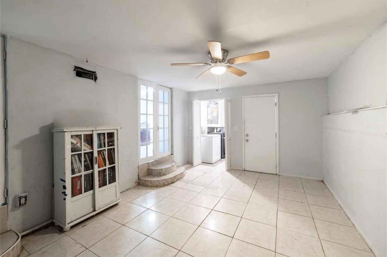 COUNTRY CLUB ESTATES UNIT - Residential