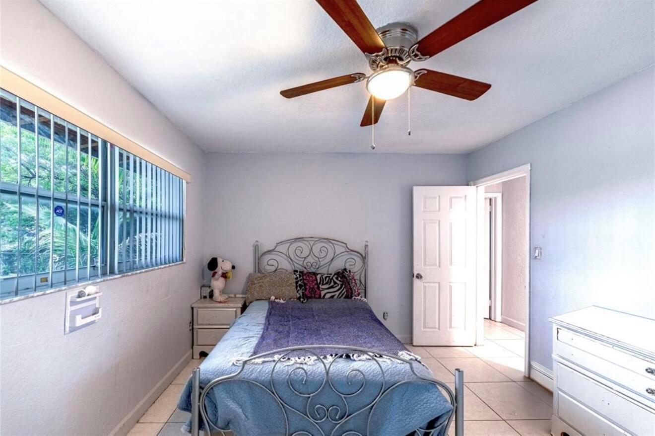 COUNTRY CLUB ESTATES UNIT - Residential